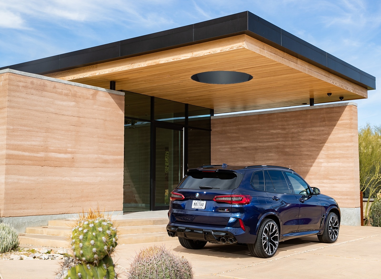 2020 BMW X5 M Competition (Color: Tanzanit Blue Metallic; US-Spec) Rear Three-Quarter Wallpapers #61 of 196