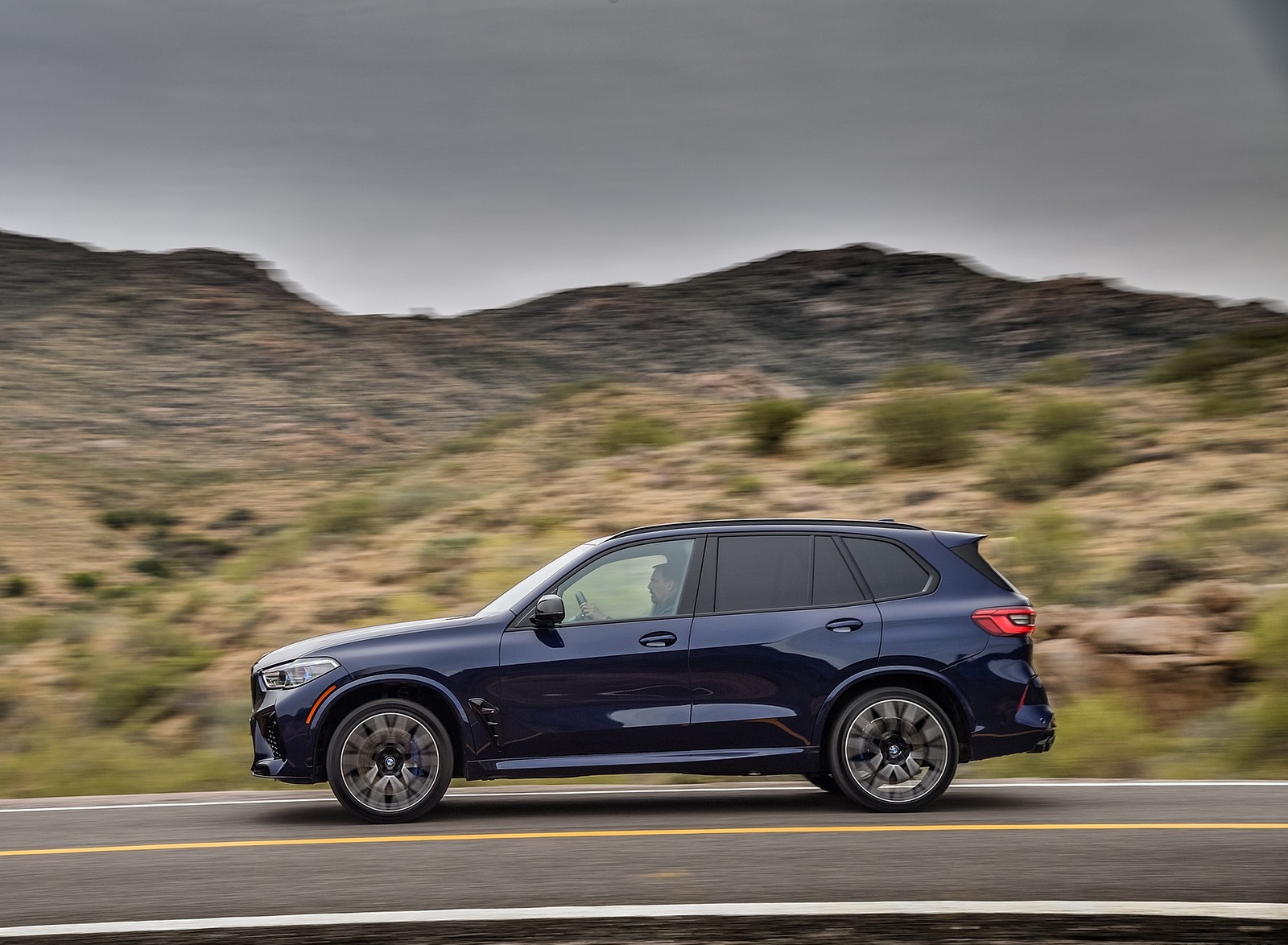 2020 BMW X5 M Competition (Color: Tanzanit Blue Metallic; US-Spec) Side Wallpapers #43 of 196