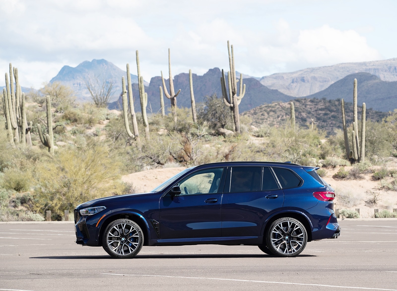 2020 BMW X5 M Competition (Color: Tanzanit Blue Metallic; US-Spec) Side Wallpapers #72 of 196