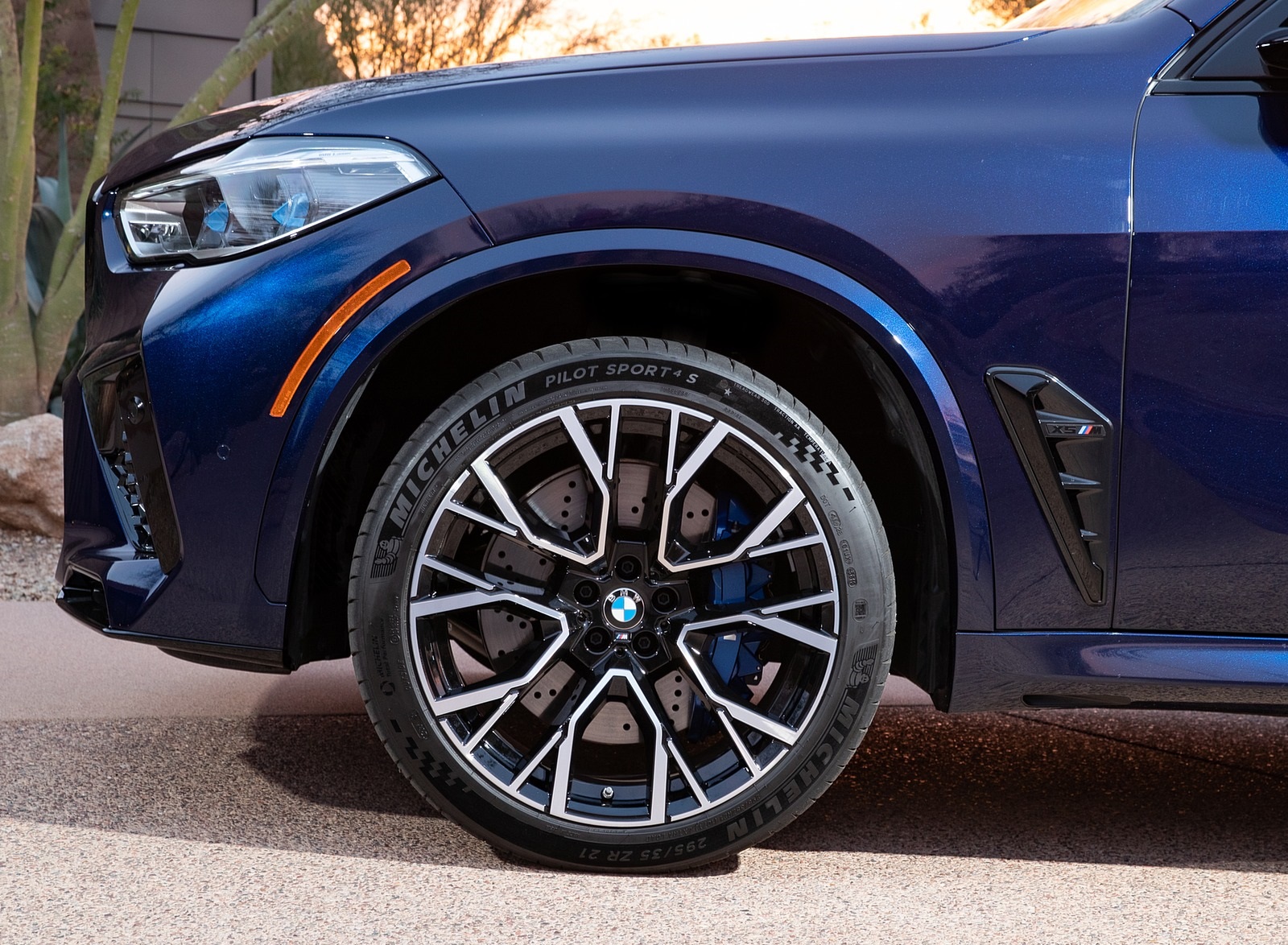 2020 BMW X5 M Competition (Color: Tanzanit Blue Metallic; US-Spec) Wheel Wallpapers #73 of 196