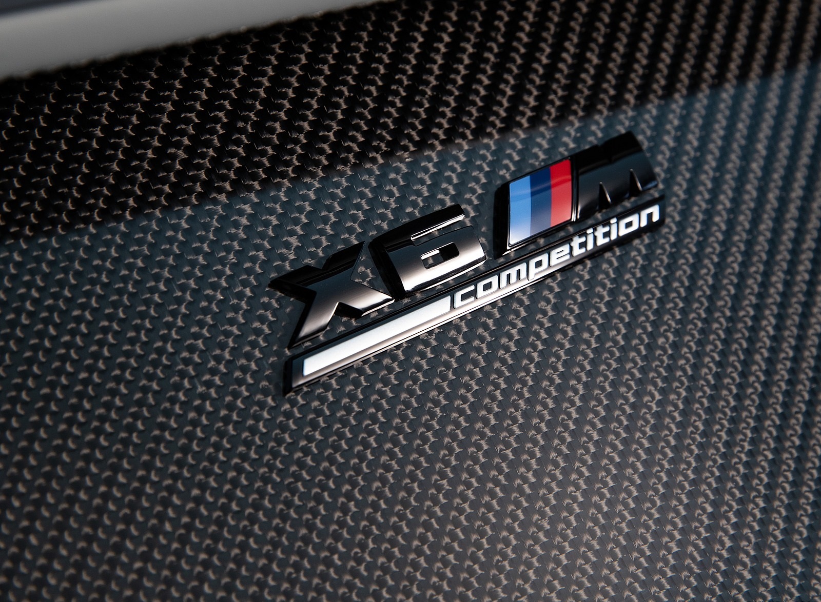 2020 BMW X6 M Competition (Color: Ametrine Metallic; US-Spec) Engine Wallpapers #100 of 206
