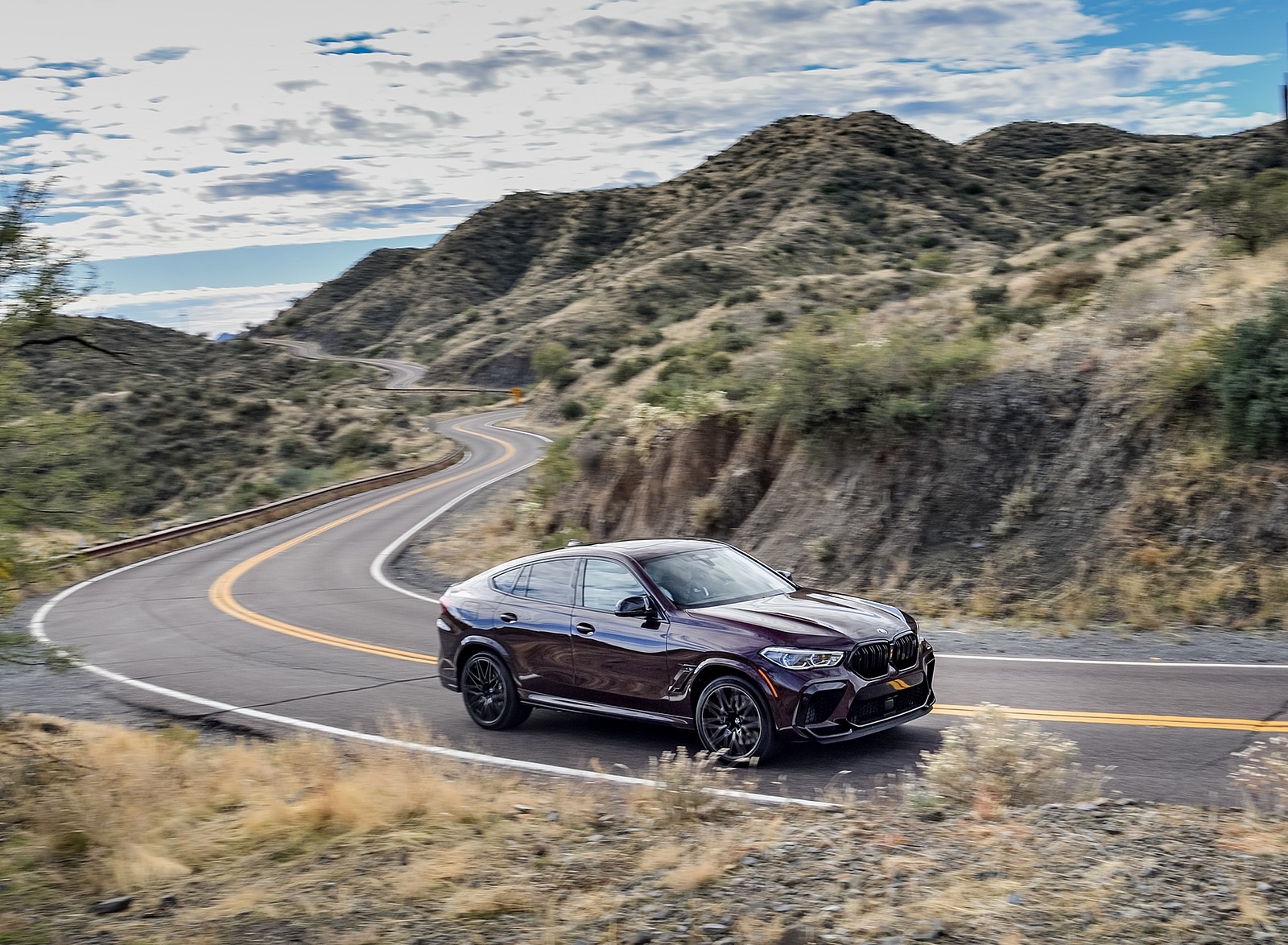 2020 BMW X6 M Competition (Color: Ametrine Metallic; US-Spec) Front Three-Quarter Wallpapers #61 of 206