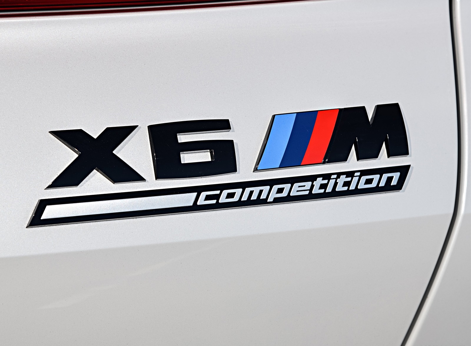 2020 BMW X6 M Competition (Color: Mineral White Metallic; US-Spec) Badge Wallpapers #195 of 206