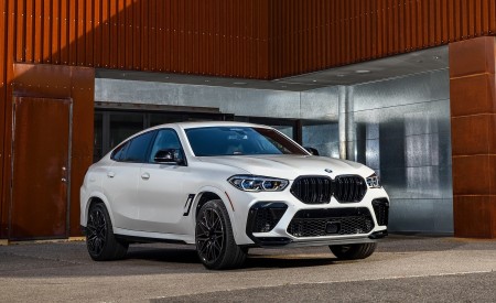 2020 BMW X6 M Competition (Color: Mineral White Metallic; US-Spec) Front Three-Quarter Wallpapers 450x275 (184)