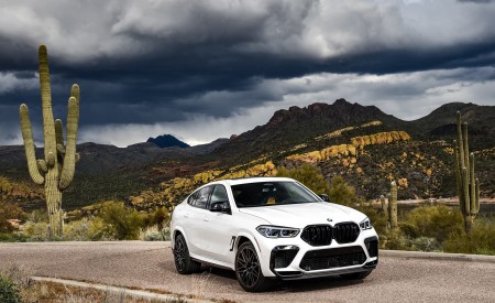 2020 BMW X6 M Competition (Color: Mineral White Metallic; US-Spec) Front Three-Quarter Wallpapers 450x275 (172)