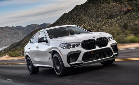 2020 BMW X6 M Competition (Color: Mineral White Metallic; US-Spec) Front Three-Quarter Wallpapers 450x275 (153)