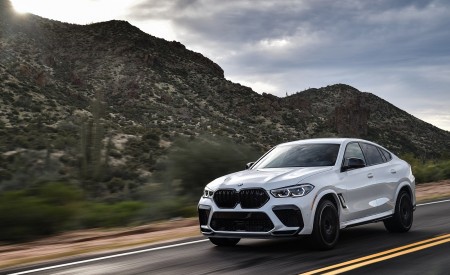 2020 BMW X6 M Competition (Color: Mineral White Metallic; US-Spec) Front Three-Quarter Wallpapers 450x275 (135)