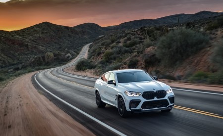 2020 BMW X6 M Competition (Color: Mineral White Metallic; US-Spec) Front Three-Quarter Wallpapers 450x275 (144)
