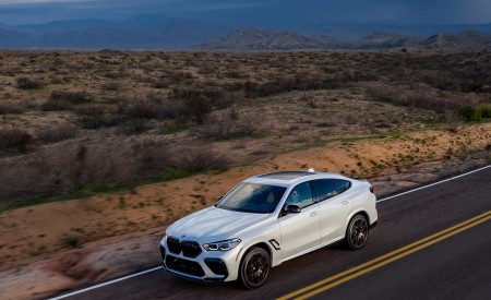 2020 BMW X6 M Competition (Color: Mineral White Metallic; US-Spec) Front Three-Quarter Wallpapers 450x275 (145)
