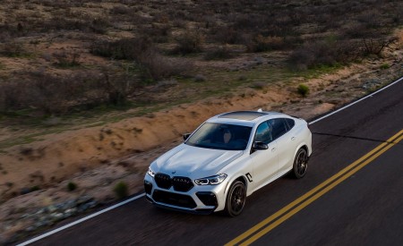 2020 BMW X6 M Competition (Color: Mineral White Metallic; US-Spec) Front Three-Quarter Wallpapers 450x275 (146)
