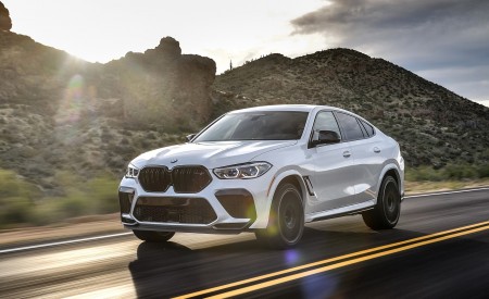 2020 BMW X6 M Competition (Color: Mineral White Metallic; US-Spec) Front Three-Quarter Wallpapers 450x275 (138)