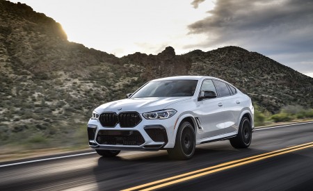2020 BMW X6 M Competition (Color: Mineral White Metallic; US-Spec) Front Three-Quarter Wallpapers 450x275 (149)