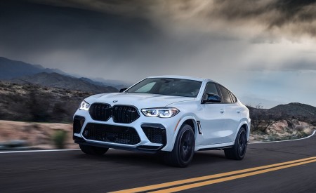 2020 BMW X6 M Competition (Color: Mineral White Metallic; US-Spec) Front Three-Quarter Wallpapers 450x275 (139)