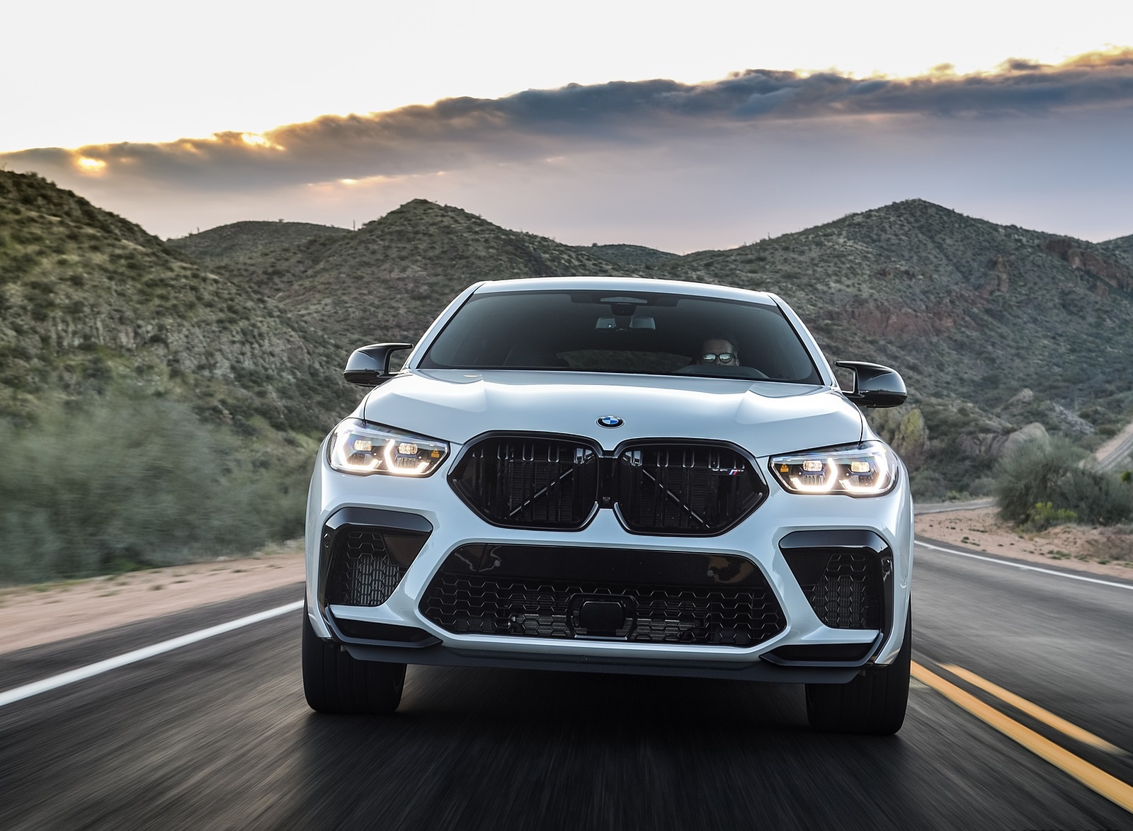 2020 BMW X6 M Competition (Color: Mineral White Metallic; US-Spec) Front Wallpapers #141 of 206