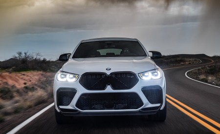 2020 BMW X6 M Competition (Color: Mineral White Metallic; US-Spec) Front Wallpapers 450x275 (142)