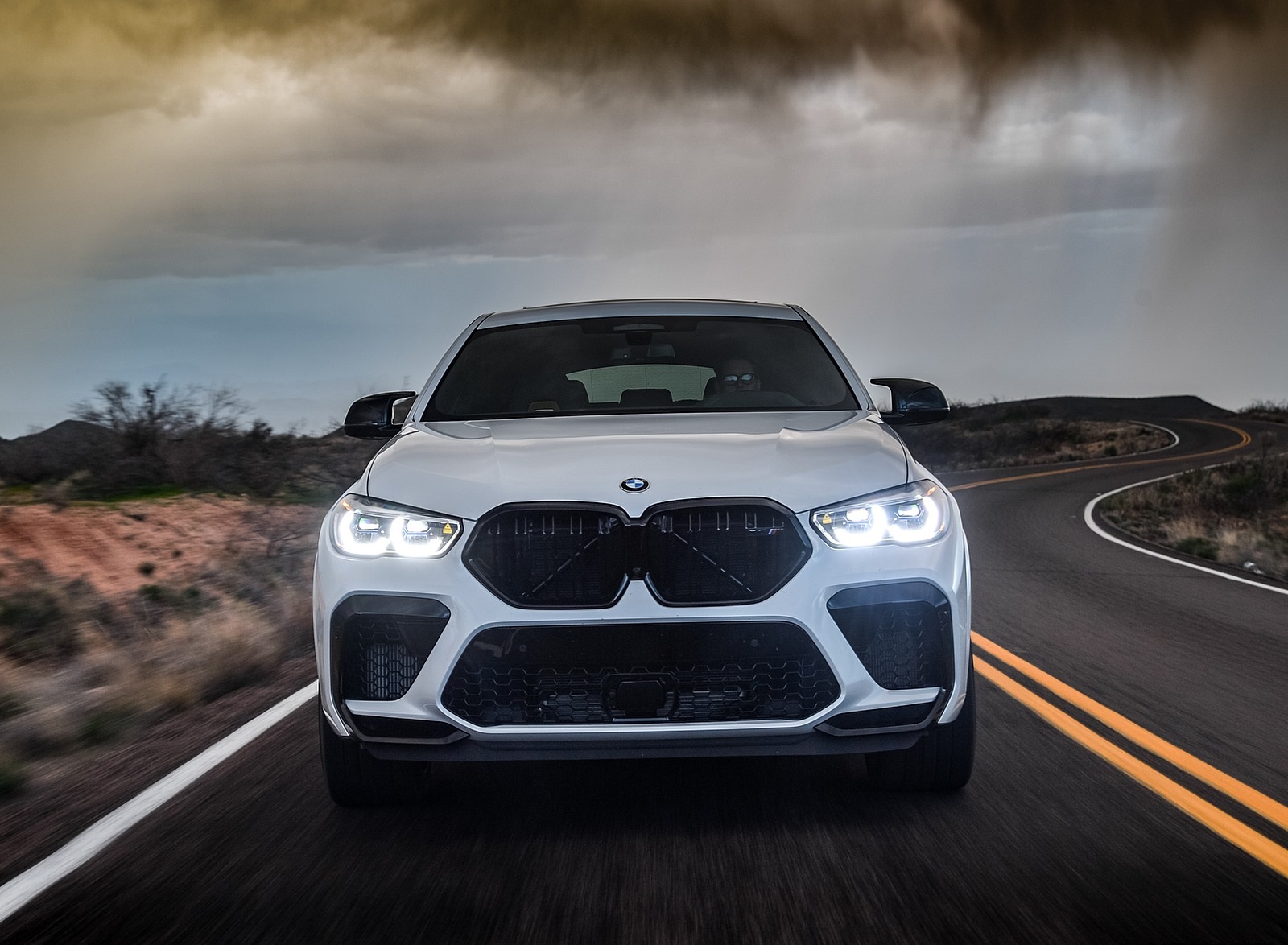 2020 BMW X6 M Competition (Color: Mineral White Metallic; US-Spec) Front Wallpapers #142 of 206