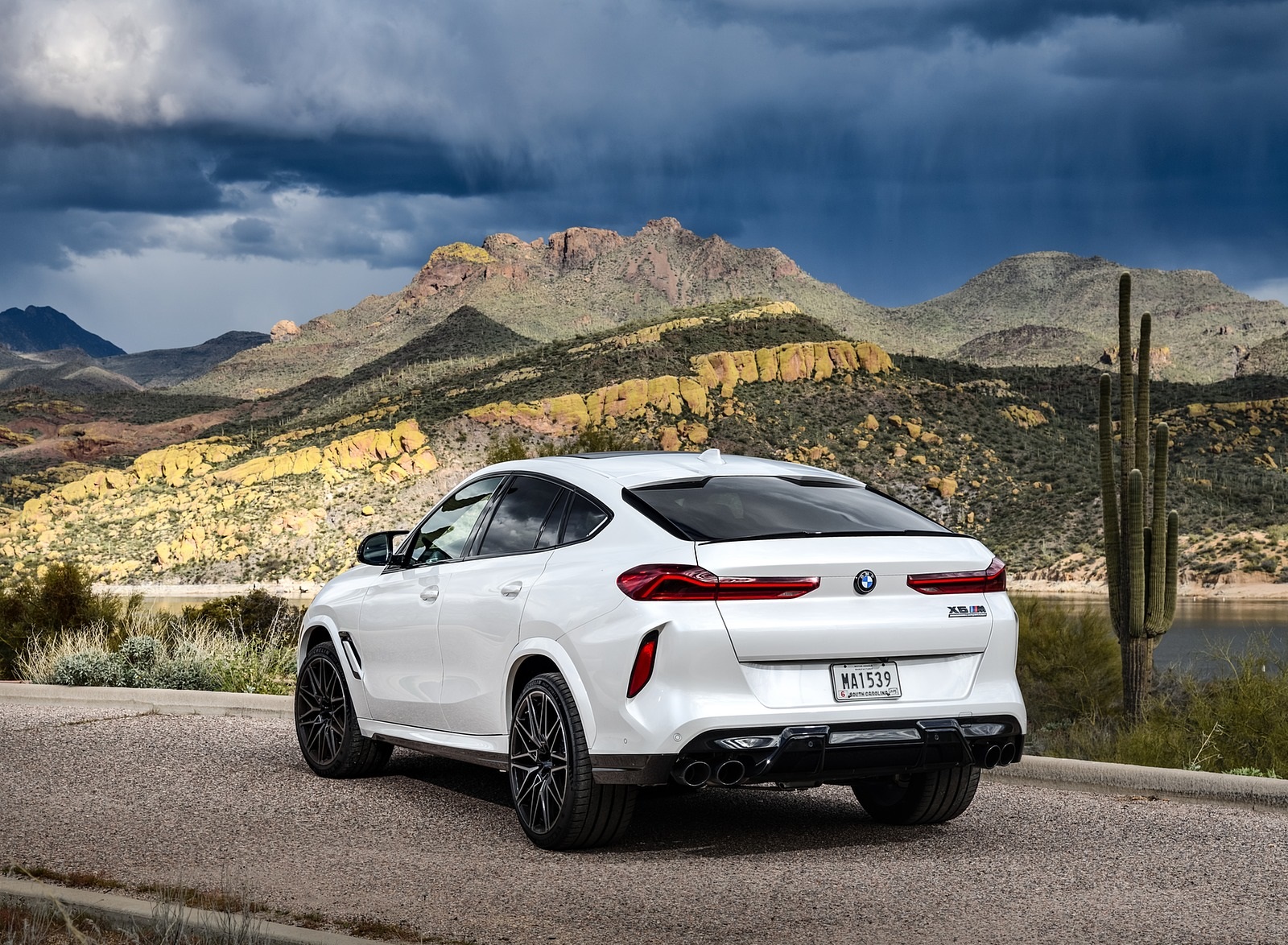 2020 BMW X6 M Competition (Color: Mineral White Metallic; US-Spec) Rear Three-Quarter Wallpapers #176 of 206
