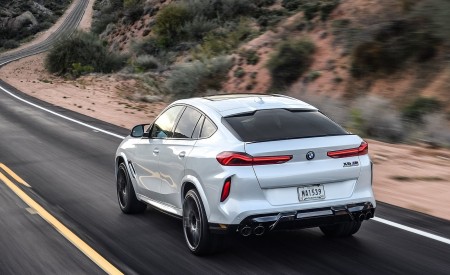 2020 BMW X6 M Competition (Color: Mineral White Metallic; US-Spec) Rear Three-Quarter Wallpapers 450x275 (155)