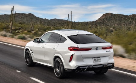 2020 BMW X6 M Competition (Color: Mineral White Metallic; US-Spec) Rear Three-Quarter Wallpapers 450x275 (156)