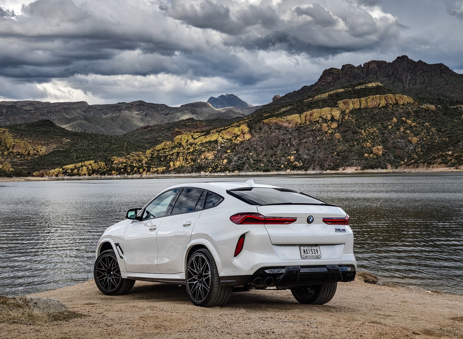 2020 BMW X6 M Competition (Color: Mineral White Metallic; US-Spec) Rear Three-Quarter Wallpapers #178 of 206