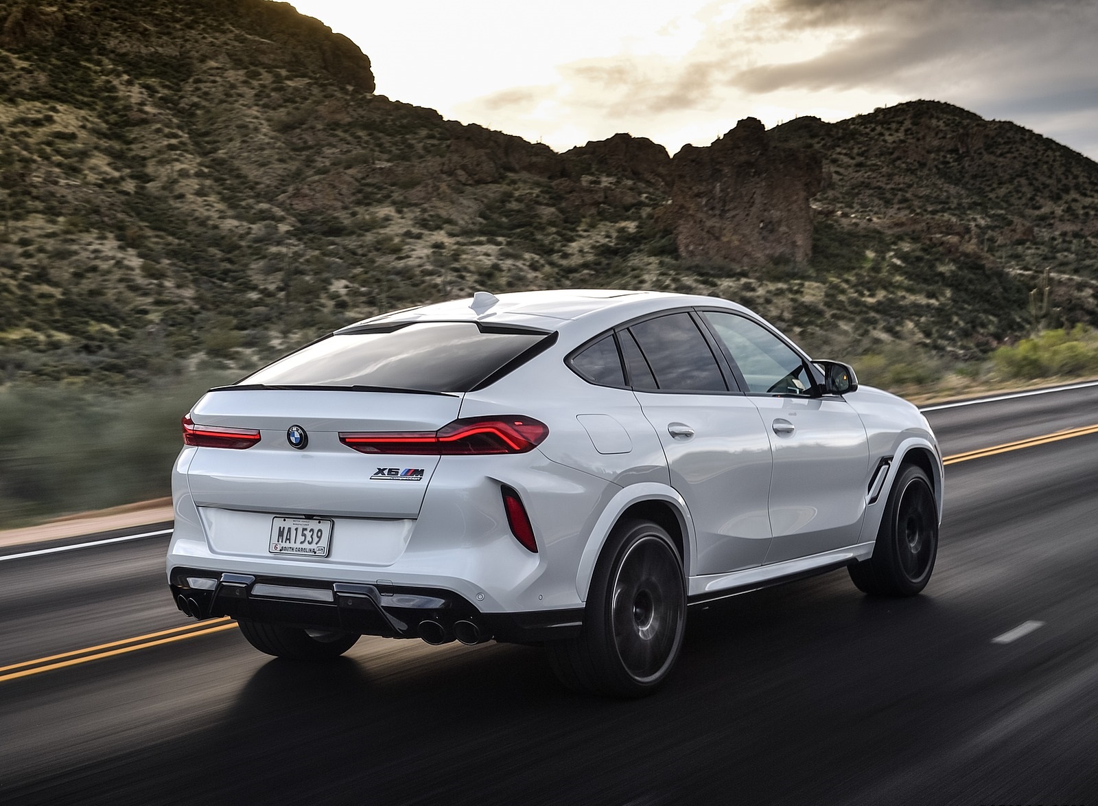 2020 BMW X6 M Competition (Color: Mineral White Metallic; US-Spec) Rear Three-Quarter Wallpapers #157 of 206