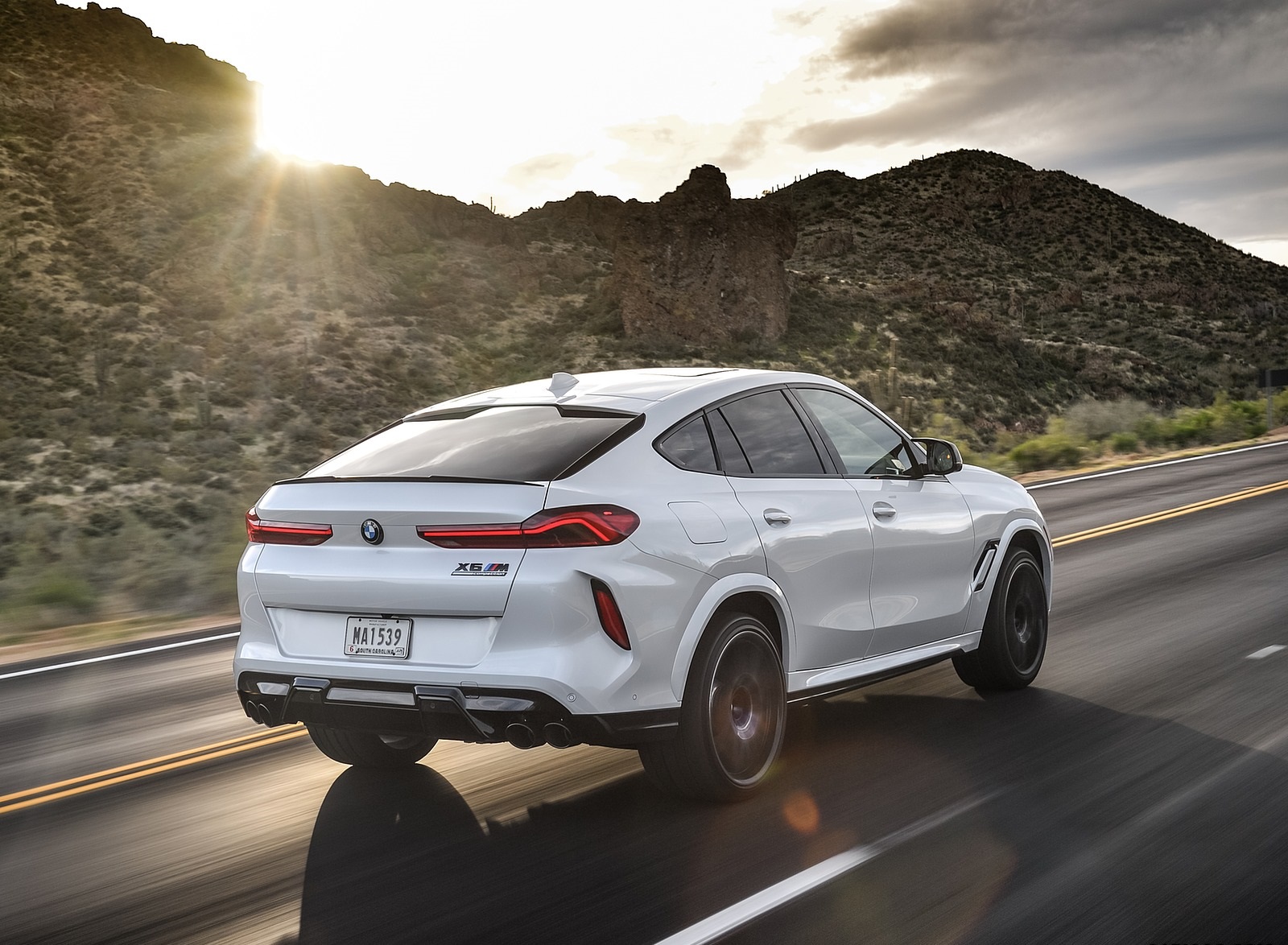 2020 BMW X6 M Competition (Color: Mineral White Metallic; US-Spec) Rear Three-Quarter Wallpapers #158 of 206