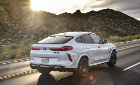 2020 BMW X6 M Competition (Color: Mineral White Metallic; US-Spec) Rear Three-Quarter Wallpapers 450x275 (159)