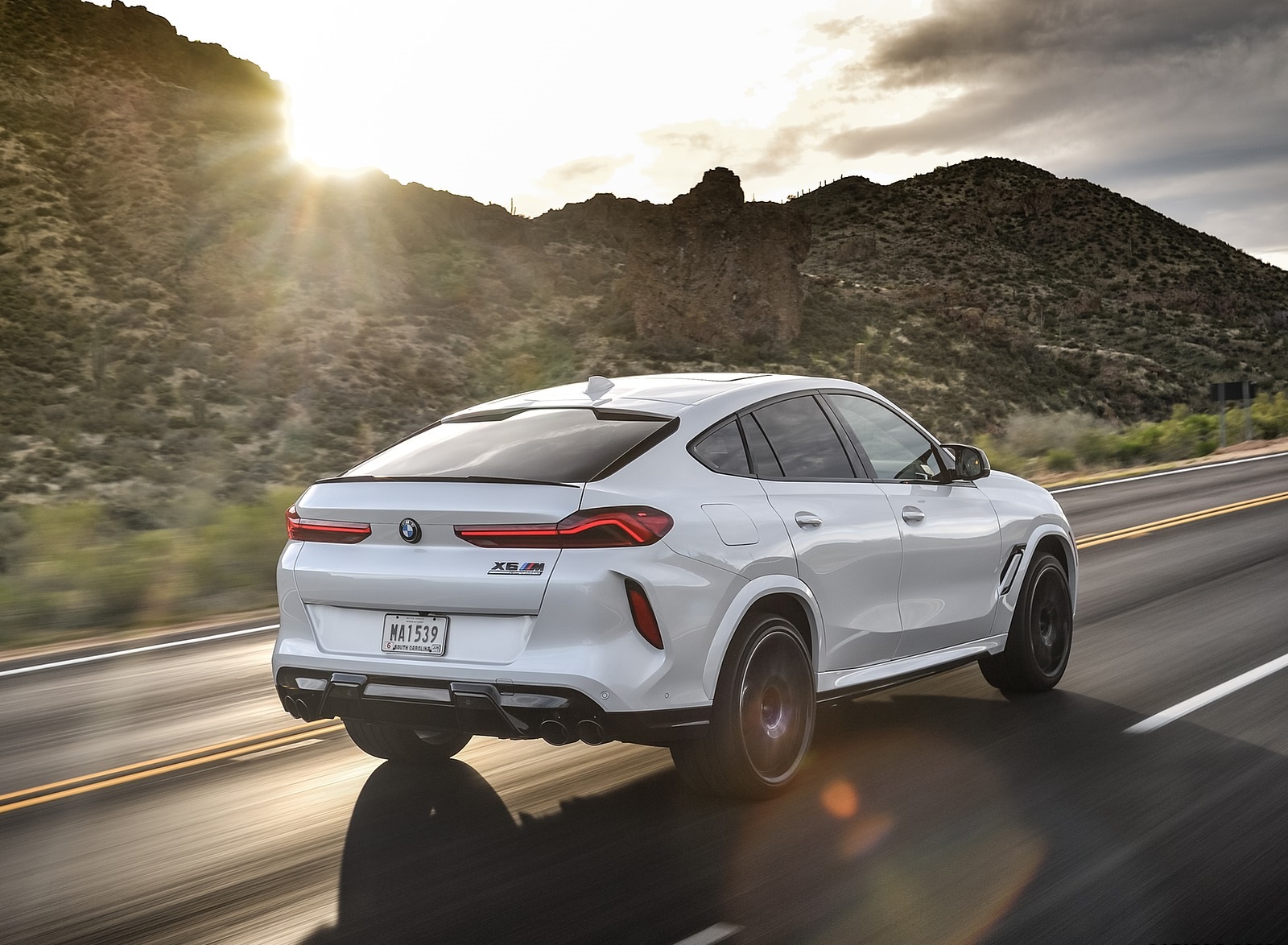 2020 BMW X6 M Competition (Color: Mineral White Metallic; US-Spec) Rear Three-Quarter Wallpapers #159 of 206