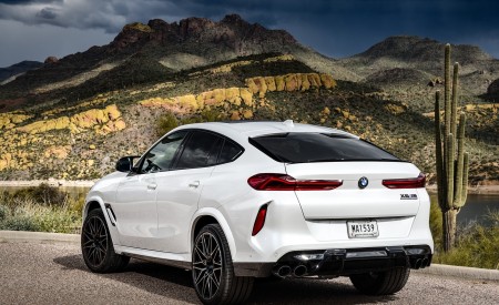 2020 BMW X6 M Competition (Color: Mineral White Metallic; US-Spec) Rear Three-Quarter Wallpapers 450x275 (179)