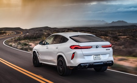 2020 BMW X6 M Competition (Color: Mineral White Metallic; US-Spec) Rear Three-Quarter Wallpapers 450x275 (160)