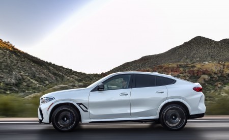 2020 BMW X6 M Competition (Color: Mineral White Metallic; US-Spec) Side Wallpapers 450x275 (170)