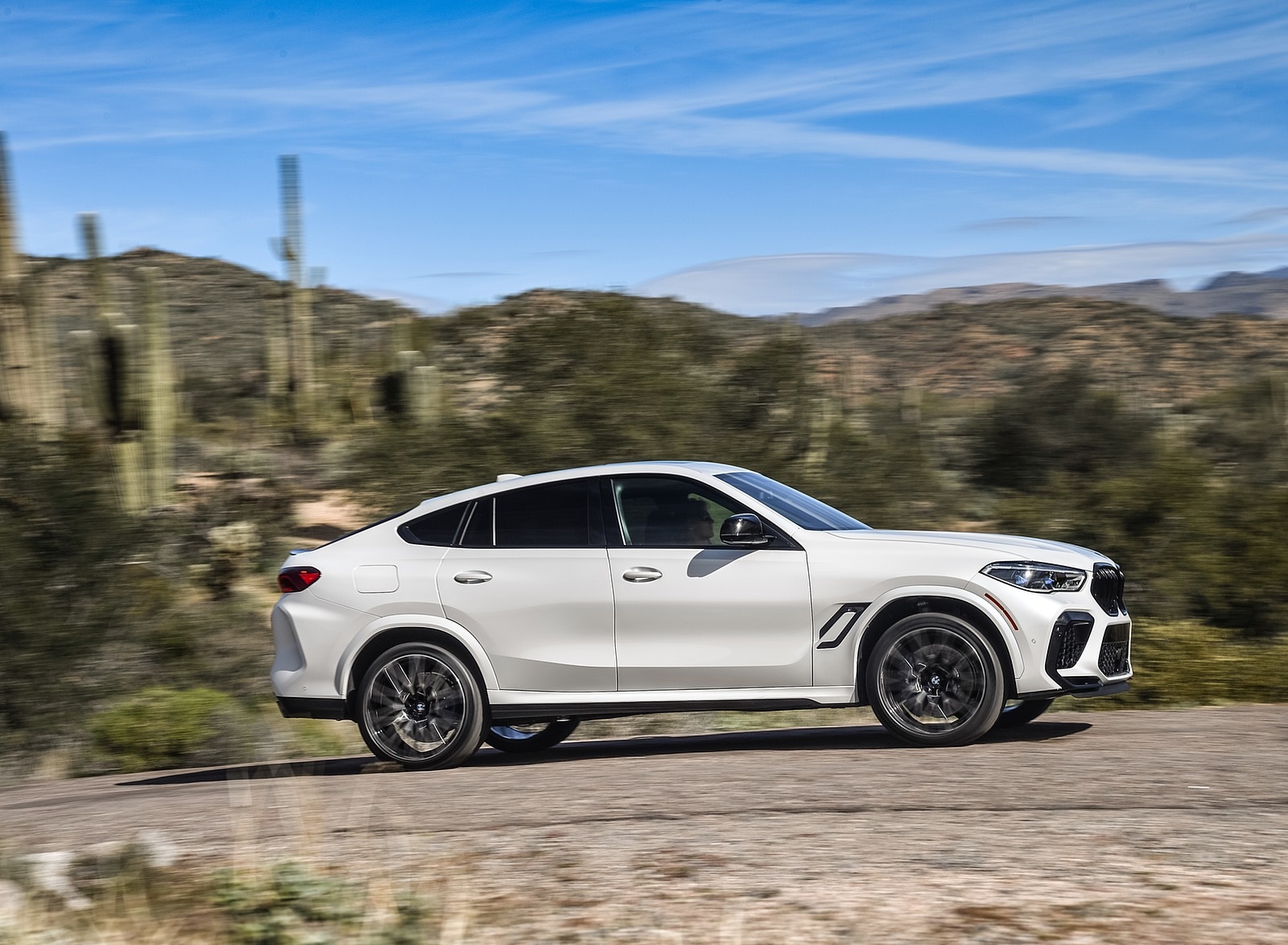 2020 BMW X6 M Competition (Color: Mineral White Metallic; US-Spec) Side Wallpapers #182 of 206