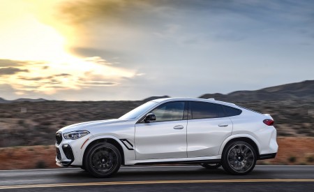 2020 BMW X6 M Competition (Color: Mineral White Metallic; US-Spec) Side Wallpapers 450x275 (169)
