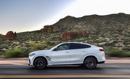 2020 BMW X6 M Competition (Color: Mineral White Metallic; US-Spec) Side Wallpapers 450x275 (162)