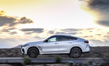 2020 BMW X6 M Competition (Color: Mineral White Metallic; US-Spec) Side Wallpapers 450x275 (168)