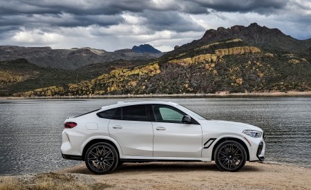 2020 BMW X6 M Competition (Color: Mineral White Metallic; US-Spec) Side Wallpapers 450x275 (183)