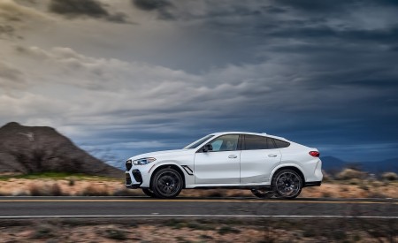 2020 BMW X6 M Competition (Color: Mineral White Metallic; US-Spec) Side Wallpapers 450x275 (164)