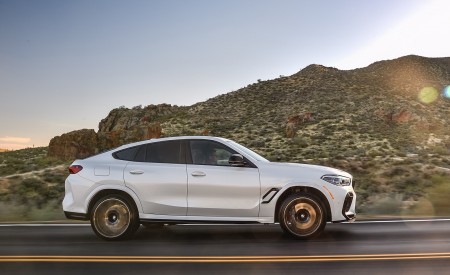 2020 BMW X6 M Competition (Color: Mineral White Metallic; US-Spec) Side Wallpapers 450x275 (163)