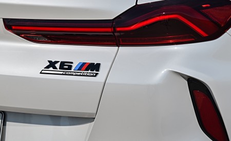 2020 BMW X6 M Competition (Color: Mineral White Metallic; US-Spec) Tail Light Wallpapers 450x275 (192)