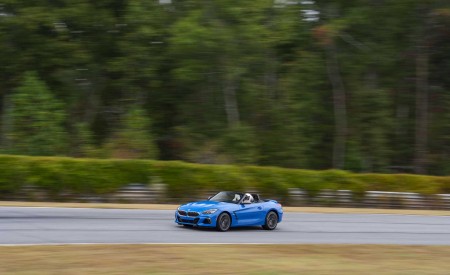 2020 BMW Z4 M40i Roadster (Color: Misano Blue Metallic) Front Three-Quarter Wallpapers 450x275 (17)