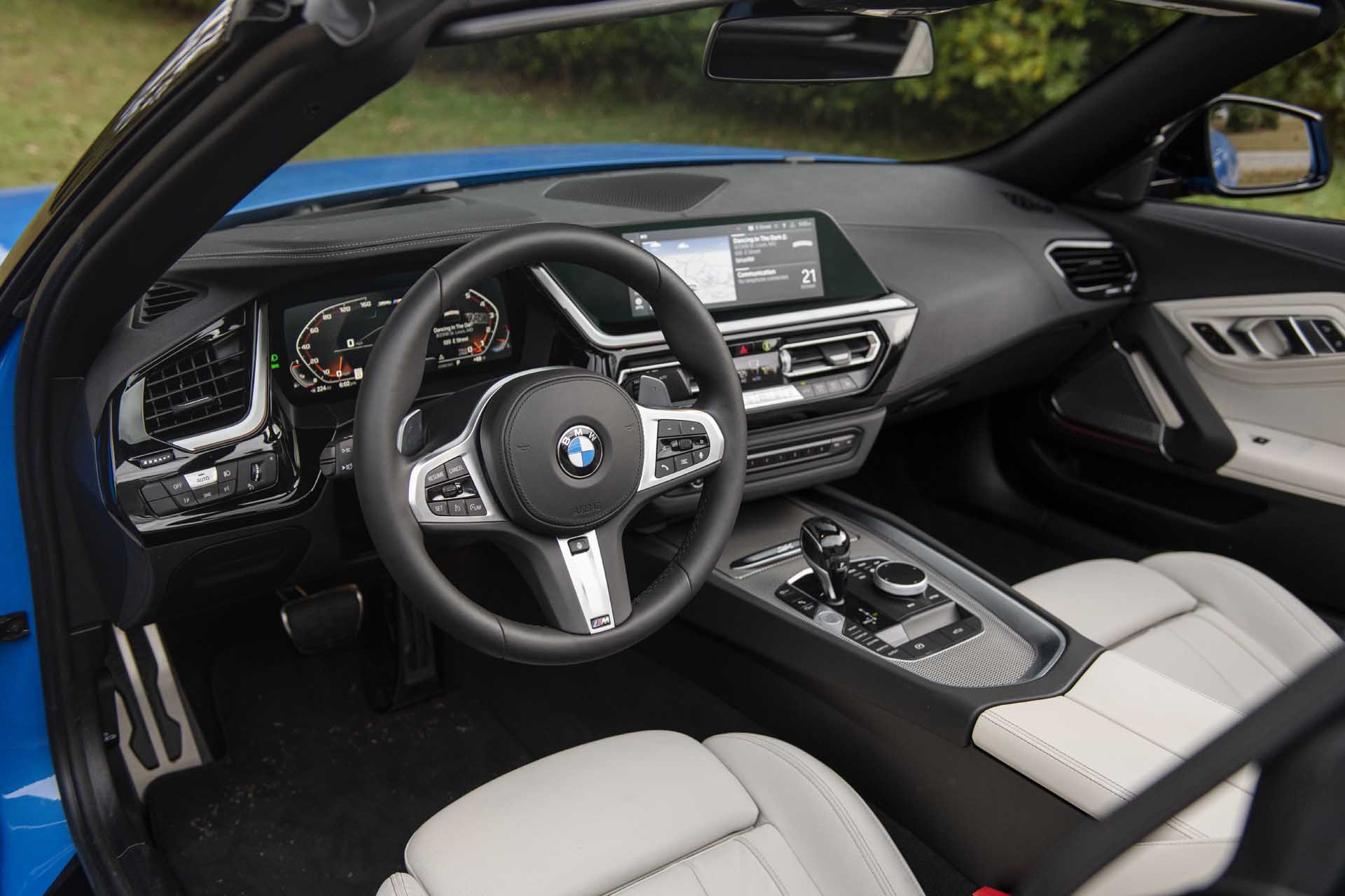 2020 BMW Z4 M40i Roadster (Color: Misano Blue Metallic) Interior Cockpit Wallpapers #35 of 41