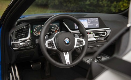 2020 BMW Z4 M40i Roadster (Color: Misano Blue Metallic) Interior Steering Wheel Wallpapers 450x275 (29)