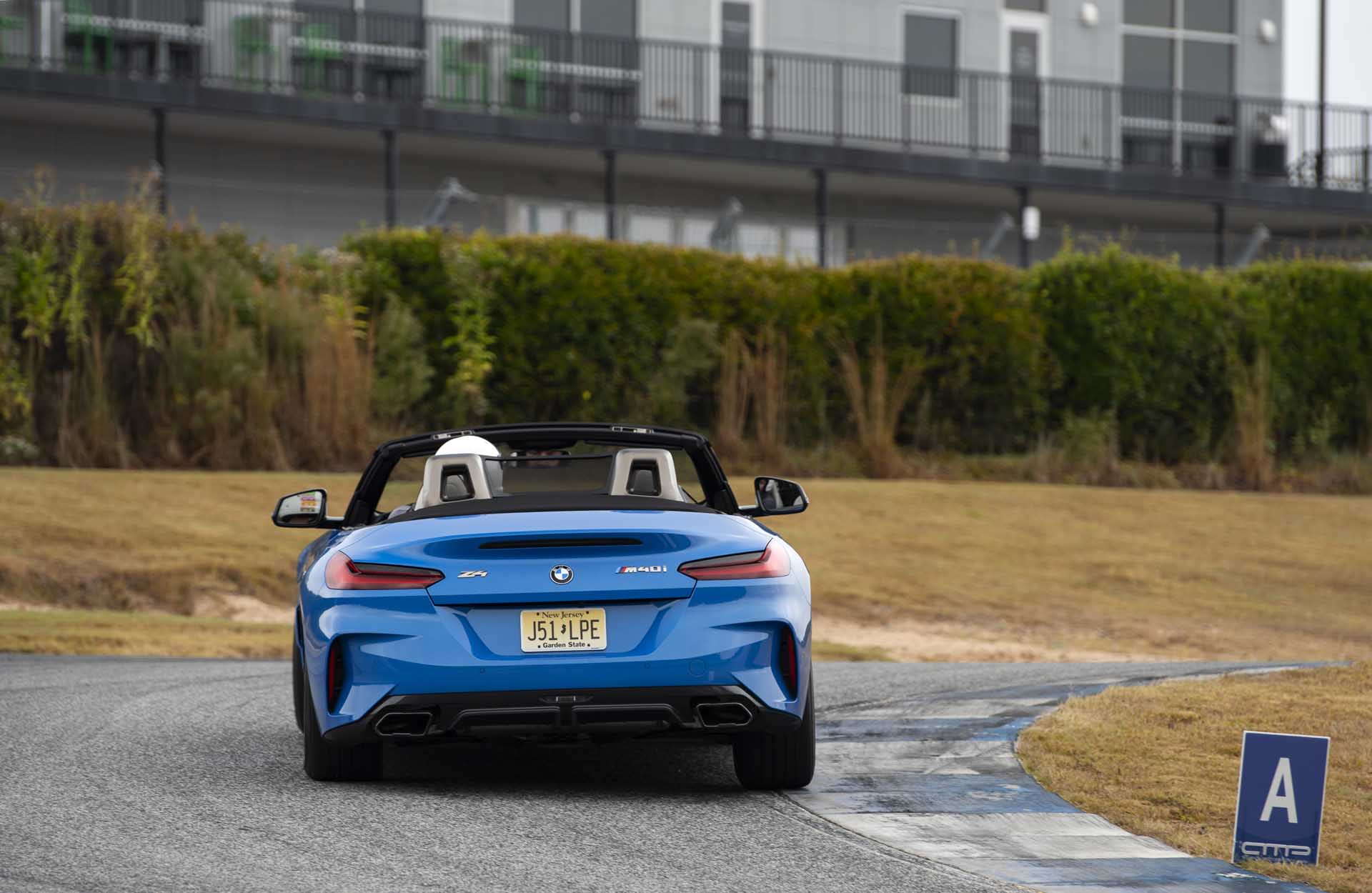 2020 BMW Z4 M40i Roadster (Color: Misano Blue Metallic) Rear Wallpapers #23 of 41