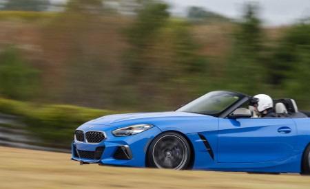 2020 BMW Z4 M40i Roadster (Color: Misano Blue Metallic) Side Wallpapers 450x275 (24)