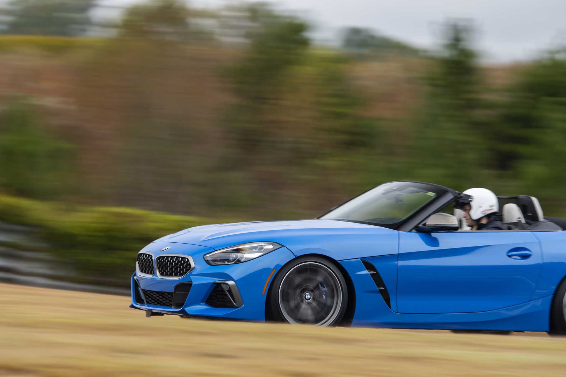 2020 BMW Z4 M40i Roadster (Color: Misano Blue Metallic) Side Wallpapers #24 of 41