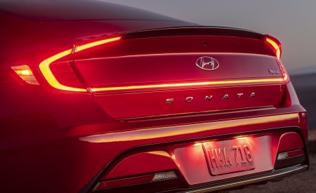 2020 Hyundai Sonata Hybrid Tail Light Wallpapers 450x275 (9)