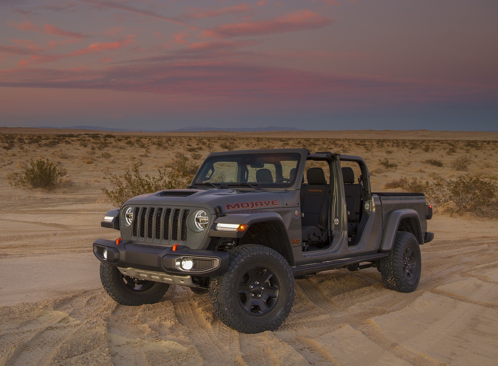 2020 Jeep Gladiator Mojave Front Three-Quarter Wallpapers #43 of 54