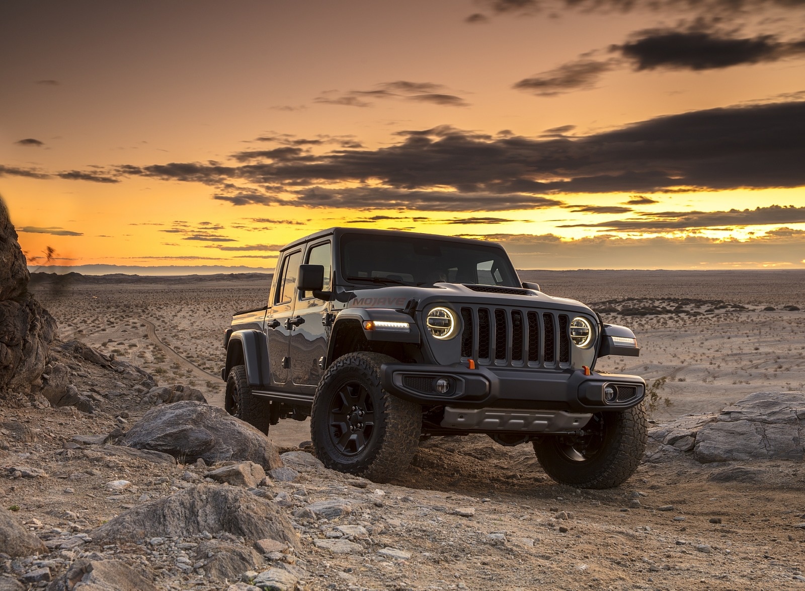 2020 Jeep Gladiator Mojave Front Three-Quarter Wallpapers #35 of 54