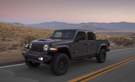 2020 Jeep Gladiator Mojave Front Three-Quarter Wallpapers 450x275 (2)