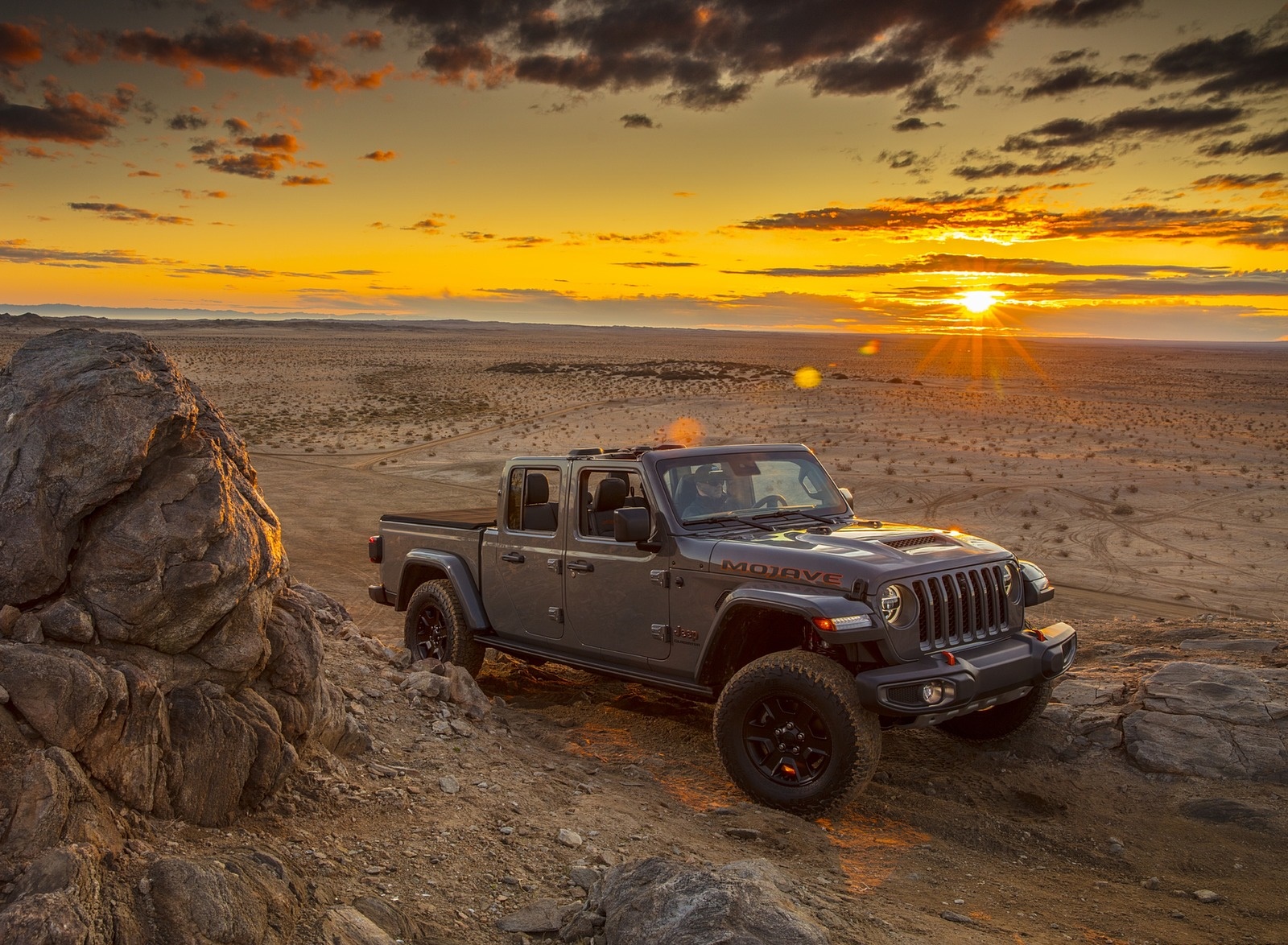 2020 Jeep Gladiator Mojave Front Three-Quarter Wallpapers #36 of 54